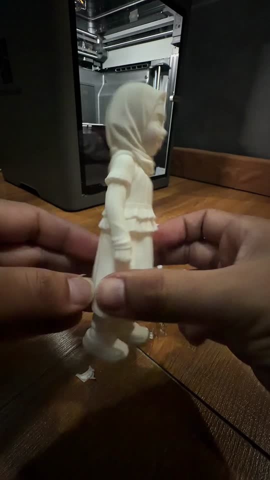 Contoh figur Nauli hasil cetak 3D satu warna