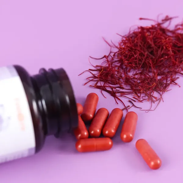 Botol dan kapsul NOVIA dengan saffron